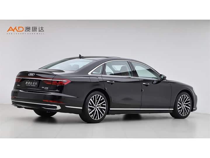 Фото 3 - Audi A8