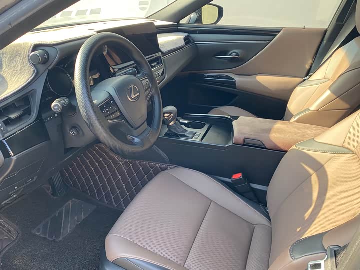 Фото 4 - Lexus ES