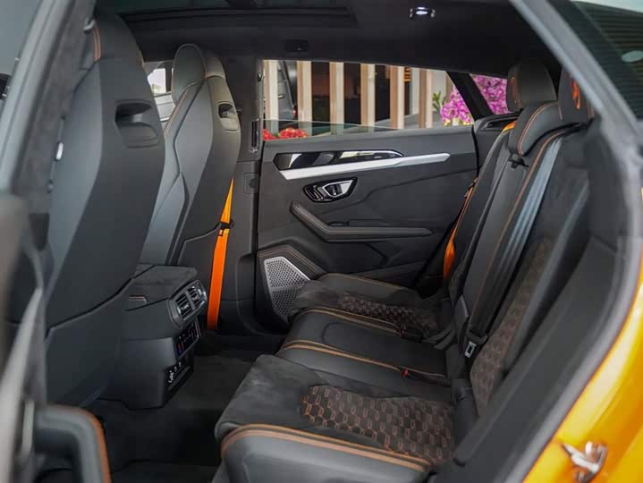 Фото 3 - Lamborghini Urus