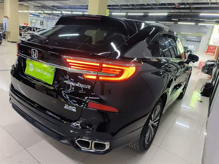 Фото 7 - Honda Avancier