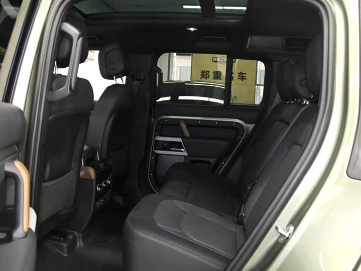 Фото 7 - Land Rover Defender