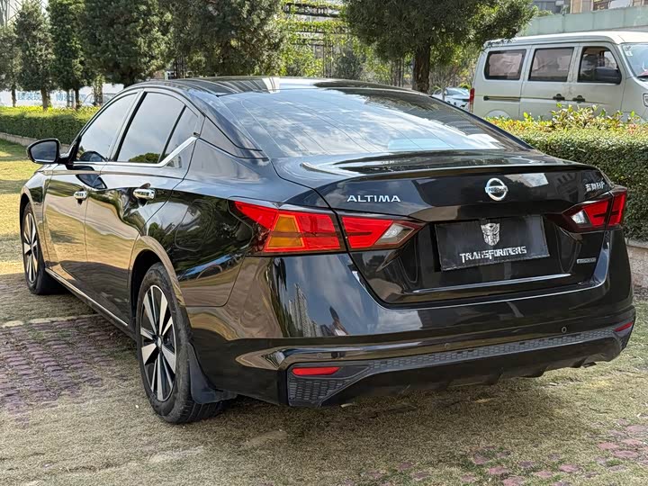 Фото 9 - Nissan Teana