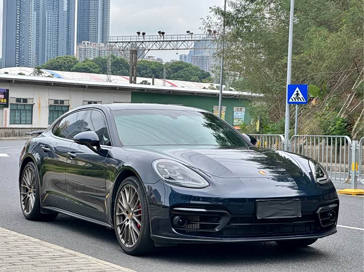 Фото 3 - Porsche Panamera