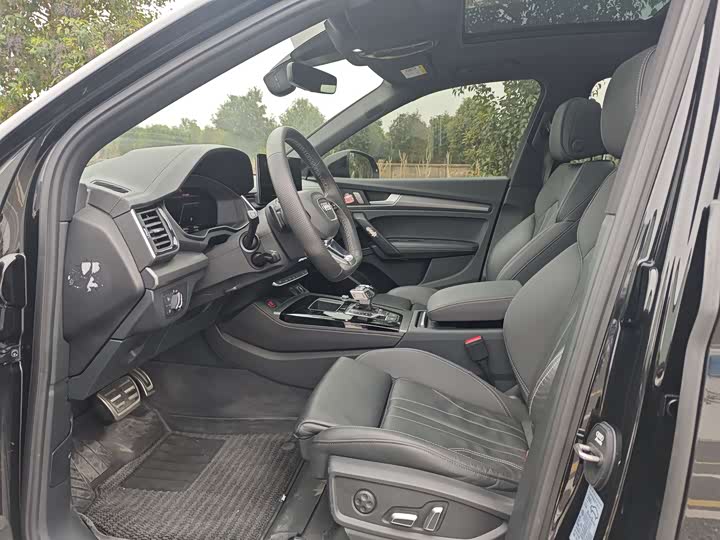 Фото 6 - Audi Q5L