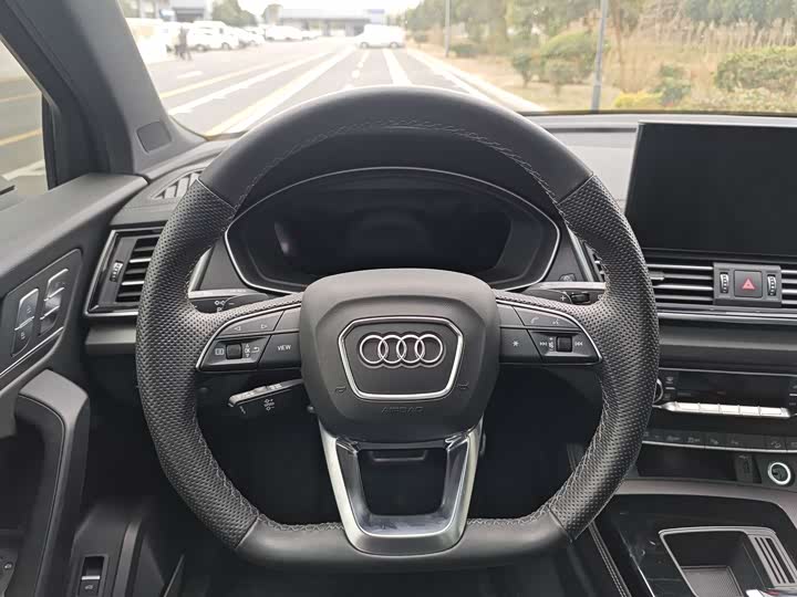 Фото 7 - Audi Q5L