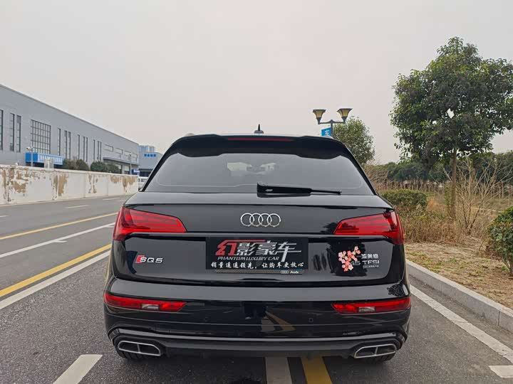 Фото 9 - Audi Q5L