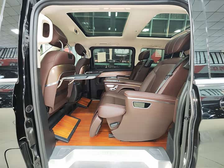 Фото 8 - Mercedes-Benz V-Class