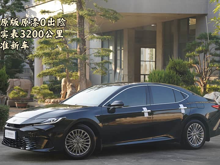 Фото 1 - Toyota Camry