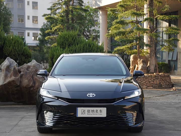 Фото 3 - Toyota Camry