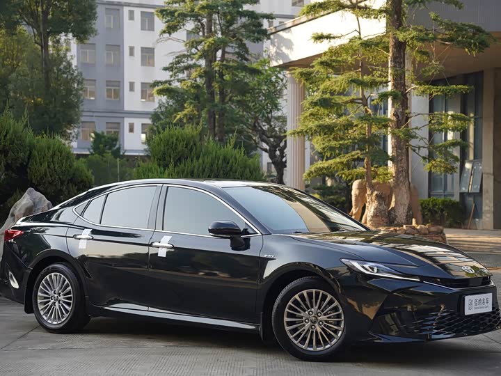 Фото 4 - Toyota Camry