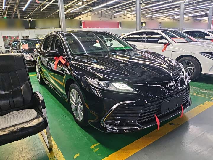 Фото 4 - Toyota Camry