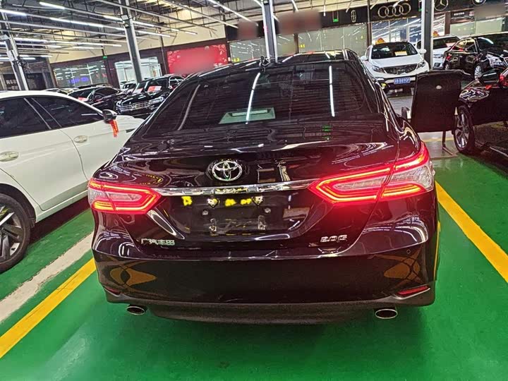 Фото 6 - Toyota Camry