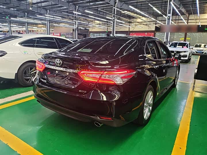 Фото 7 - Toyota Camry