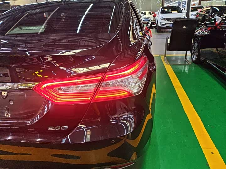 Фото 8 - Toyota Camry