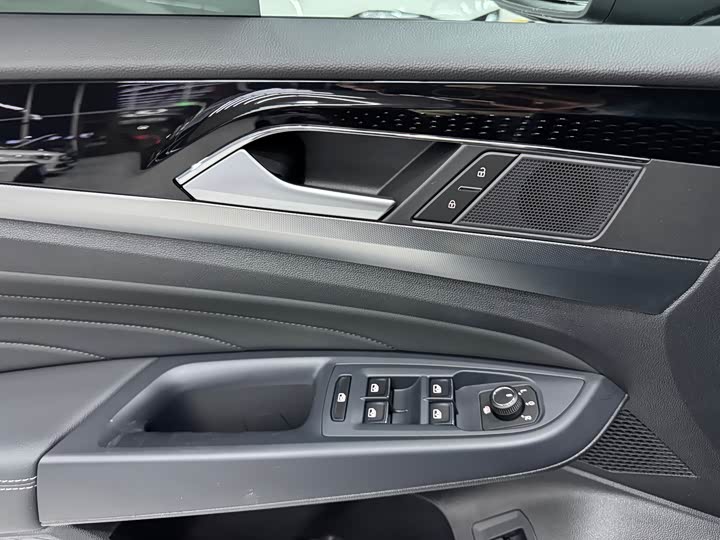 Фото 7 - Volkswagen Passat