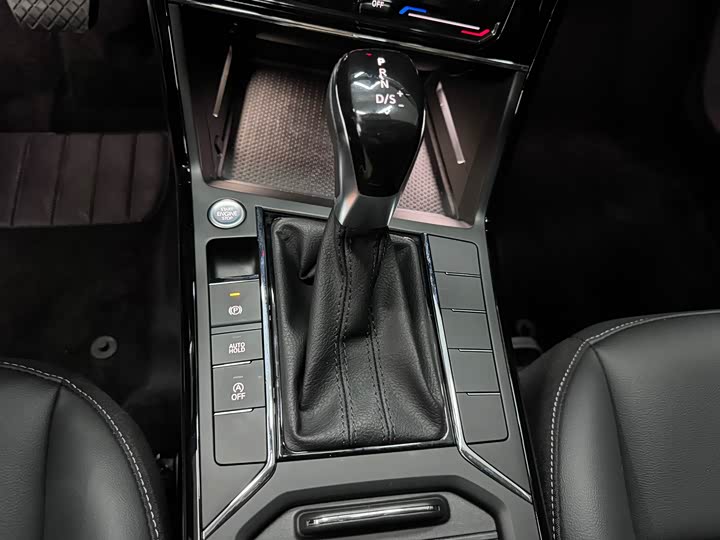 Фото 8 - Volkswagen Passat