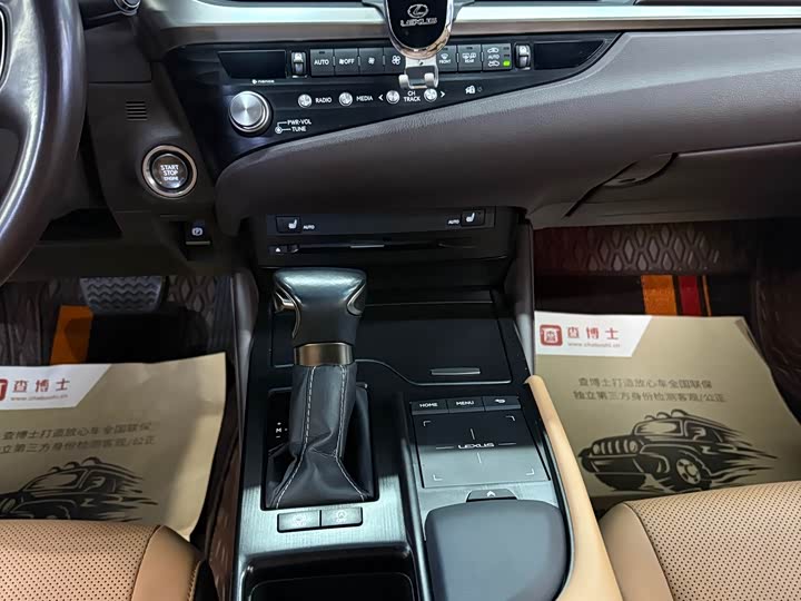 Фото 9 - Lexus ES