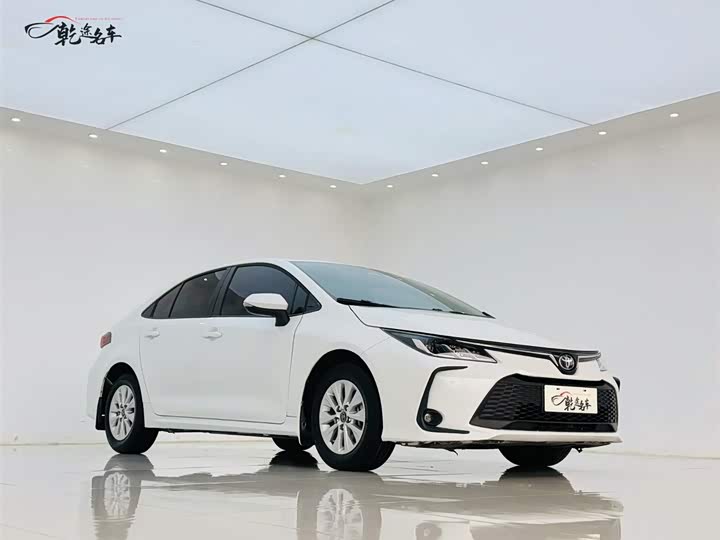 Фото 3 - Toyota Corolla