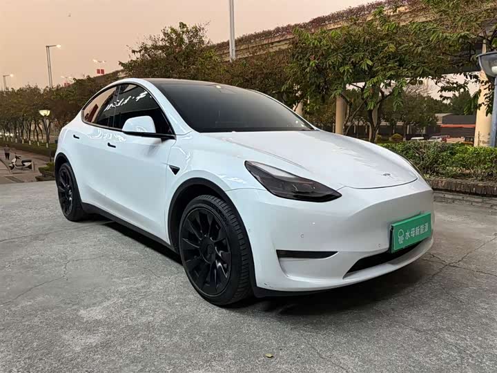 Фото 3 - Tesla Model Y