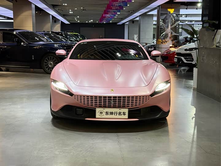 Фото 2 - Ferrari Roma