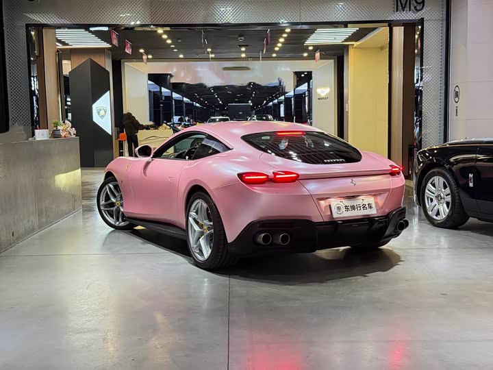 Фото 4 - Ferrari Roma