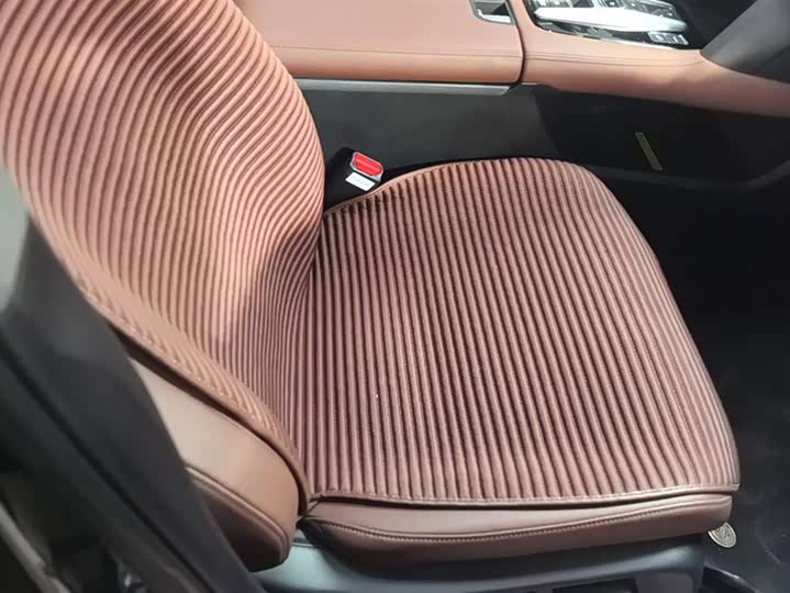 Фото 8 - Honda UR-V