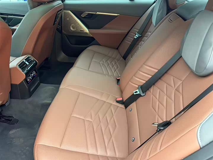 Фото 9 - BMW 5 Series