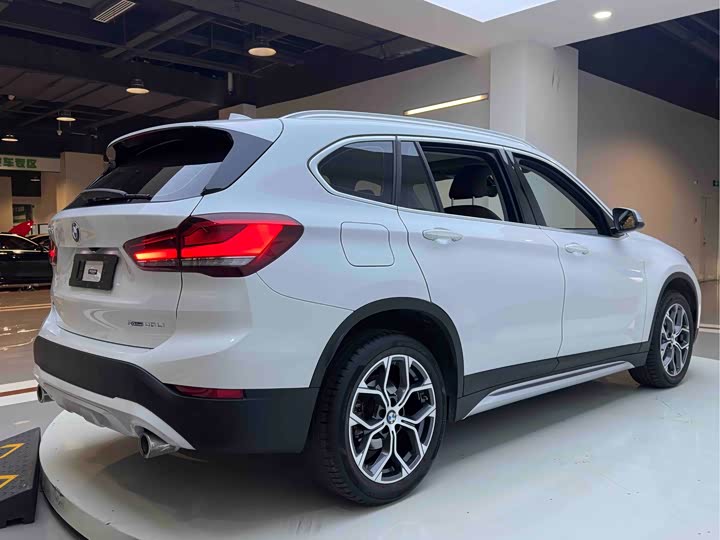 Фото 6 - BMW X1