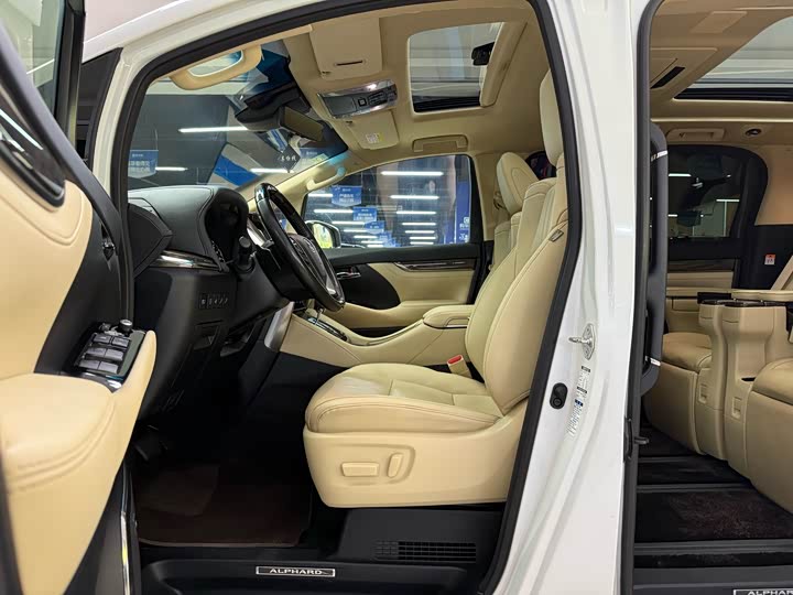 Фото 4 - Toyota Alphard