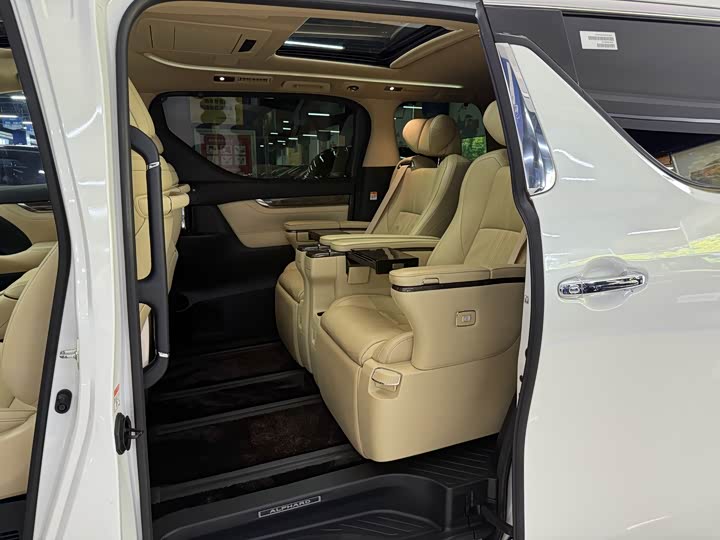 Фото 5 - Toyota Alphard