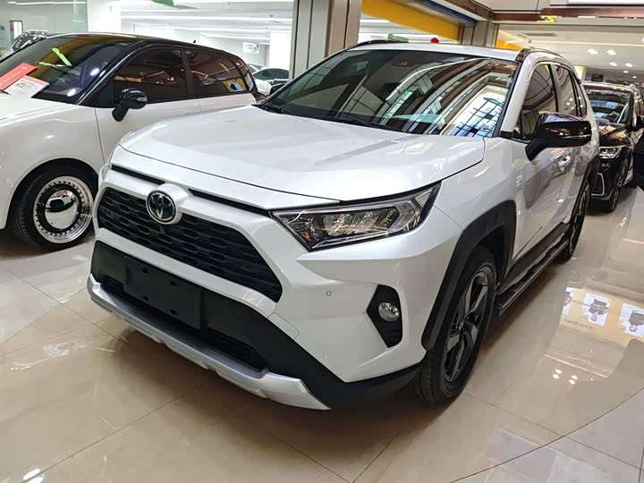 Фото 2 - Toyota RAV4