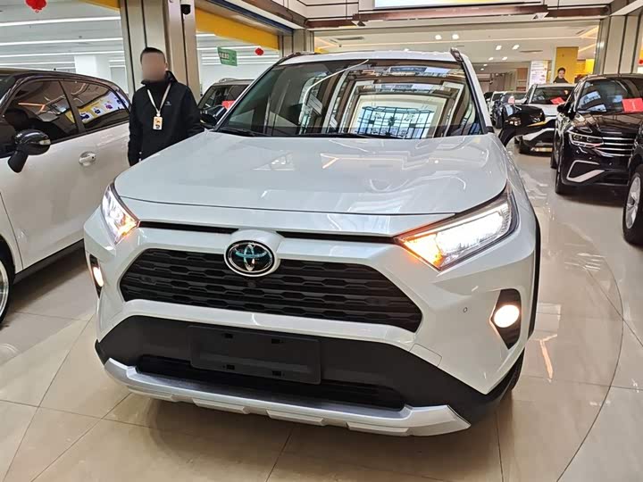 Фото 3 - Toyota RAV4