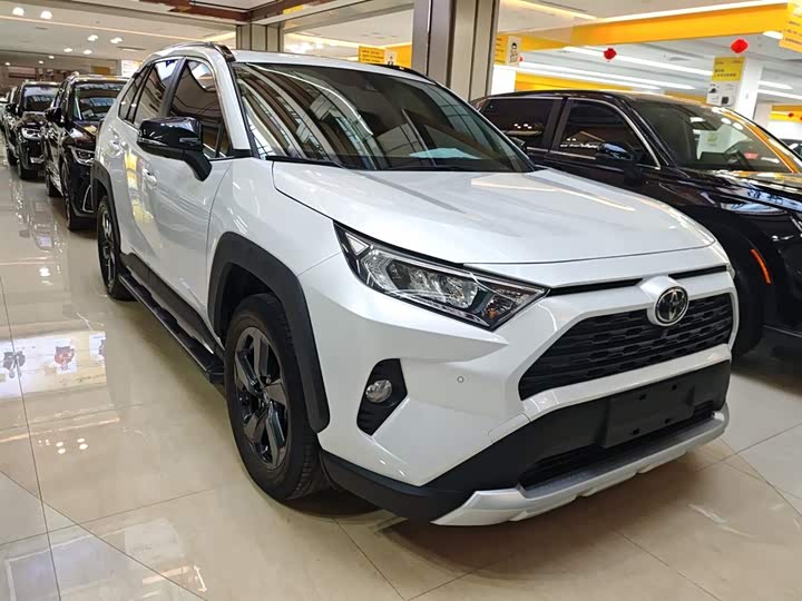 Фото 4 - Toyota RAV4