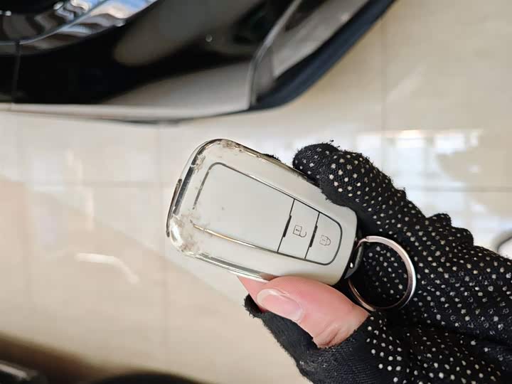 Фото 9 - Toyota RAV4