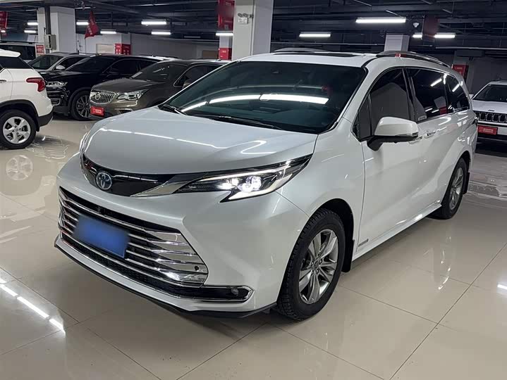 Фото 1 - Toyota Sienna