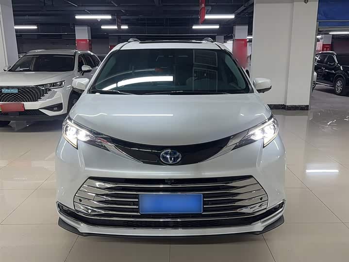 Фото 3 - Toyota Sienna