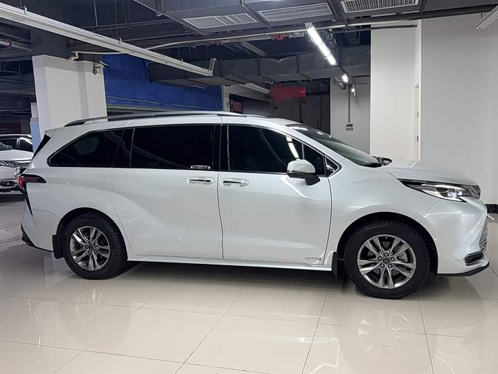 Фото 4 - Toyota Sienna