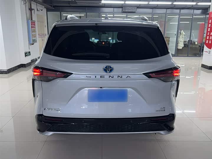 Фото 6 - Toyota Sienna