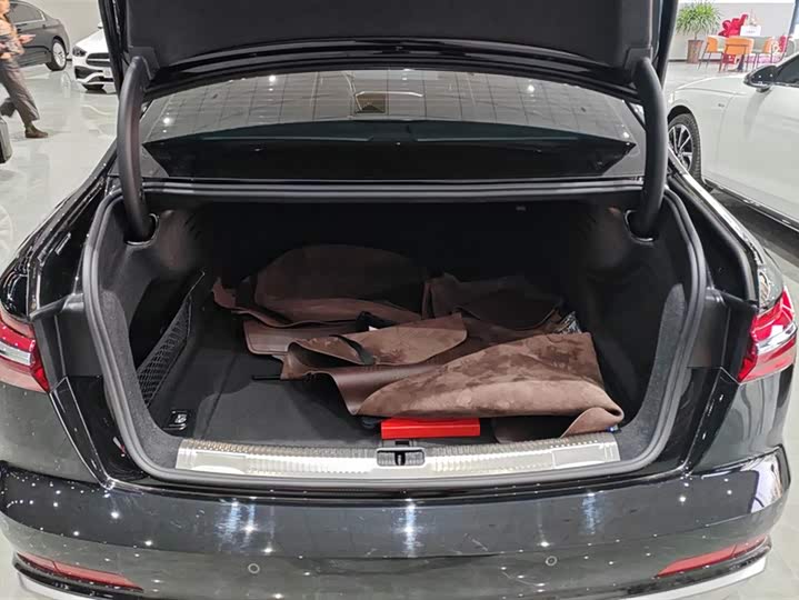 Фото 4 - Audi A6L