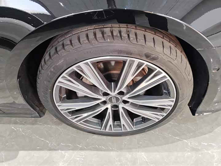 Фото 6 - Audi A6L