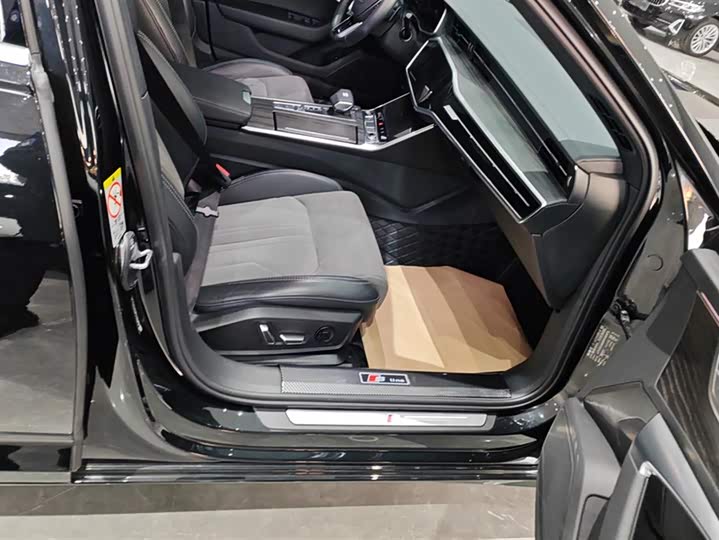 Фото 8 - Audi A6L