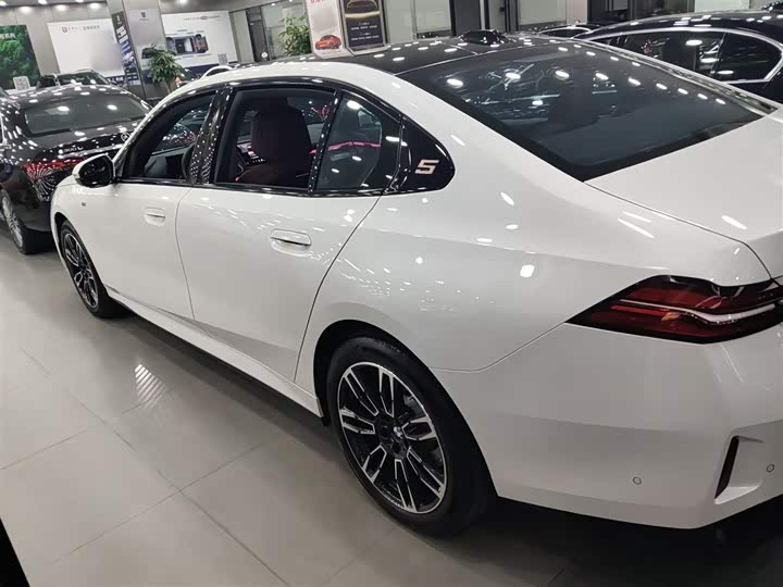 Фото 6 - BMW 5 Series