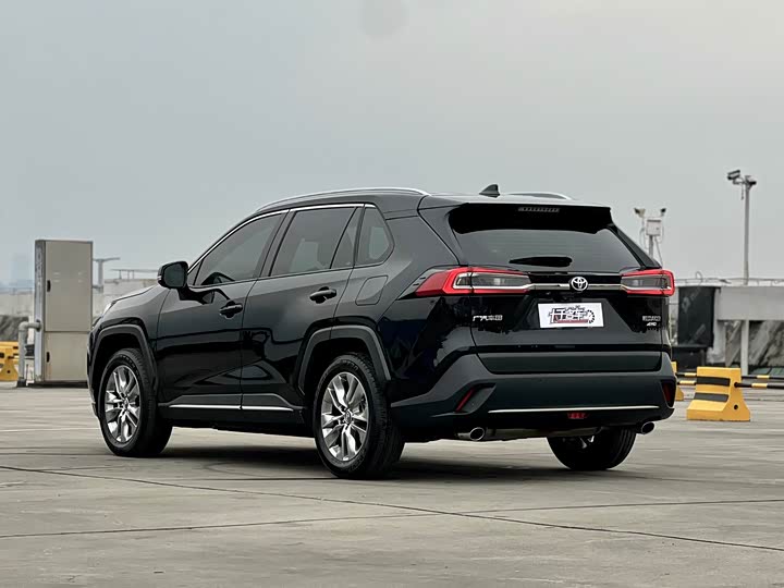 Фото 3 - Toyota Wildlander