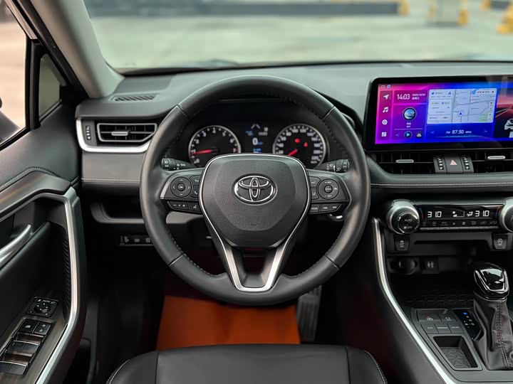 Фото 9 - Toyota Wildlander