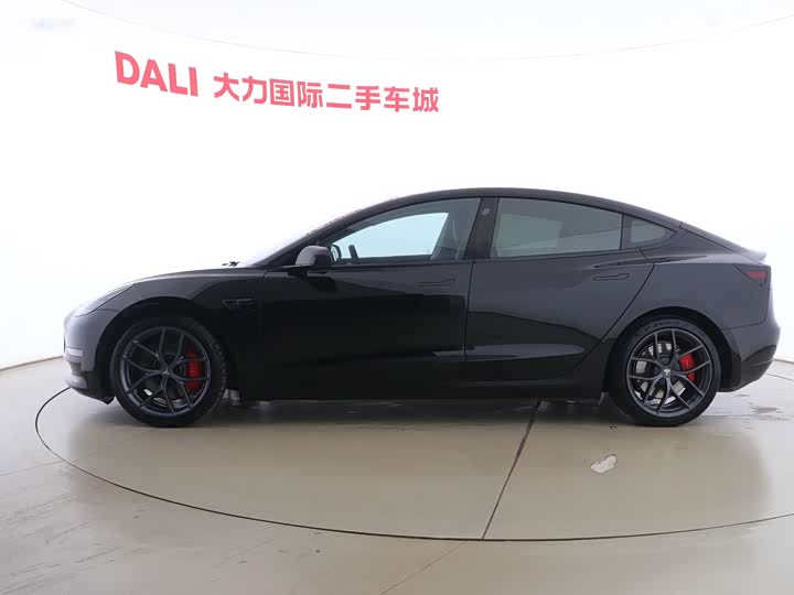 Фото 4 - Tesla Model 3