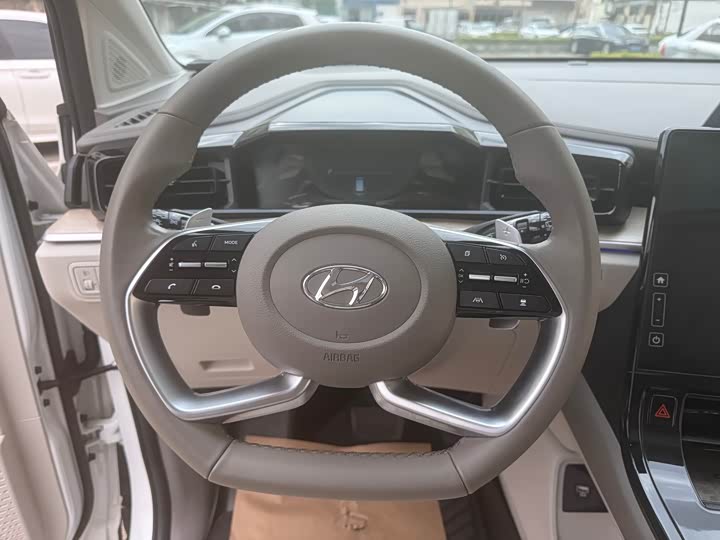 Фото 9 - Hyundai Custo