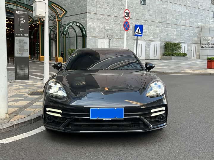 Фото 2 - Porsche Panamera