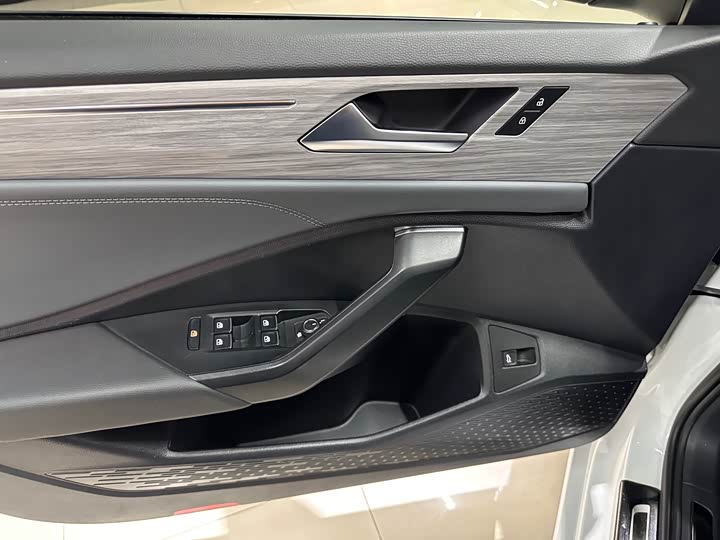 Фото 7 - Volkswagen Sagitar L