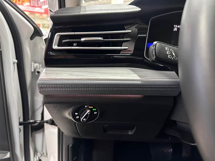 Фото 8 - Volkswagen Sagitar L