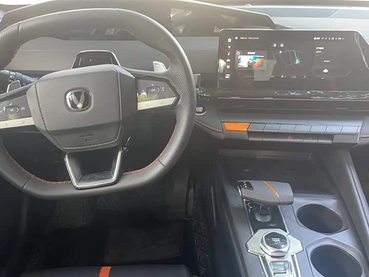 Фото 2 - Changan UNI-V